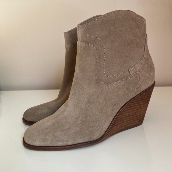 LUCKY BRAND Women's Wadier Suede Side Zip Wedge Ankle Boots - SZ 9 - Taupe Tan - Picture 2 of 7